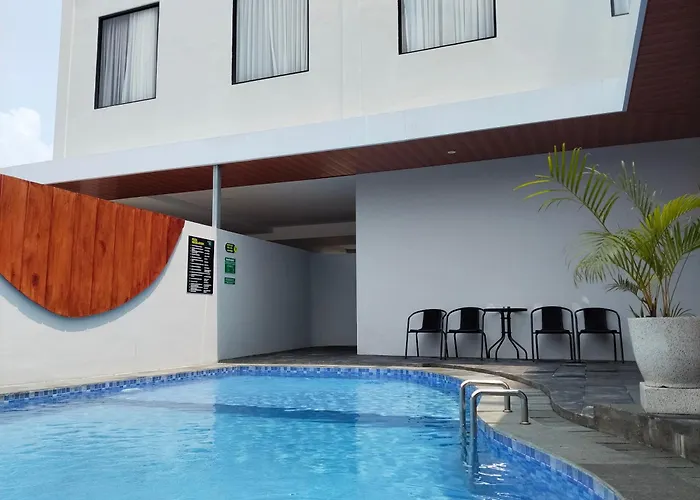 Front One Luxe Hotel Solo